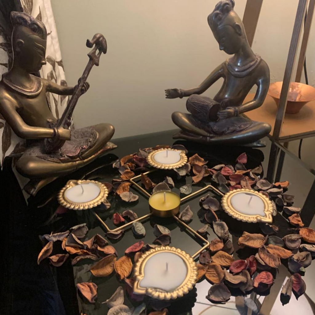 Swastik Metal Candle With 5 Scented Candles